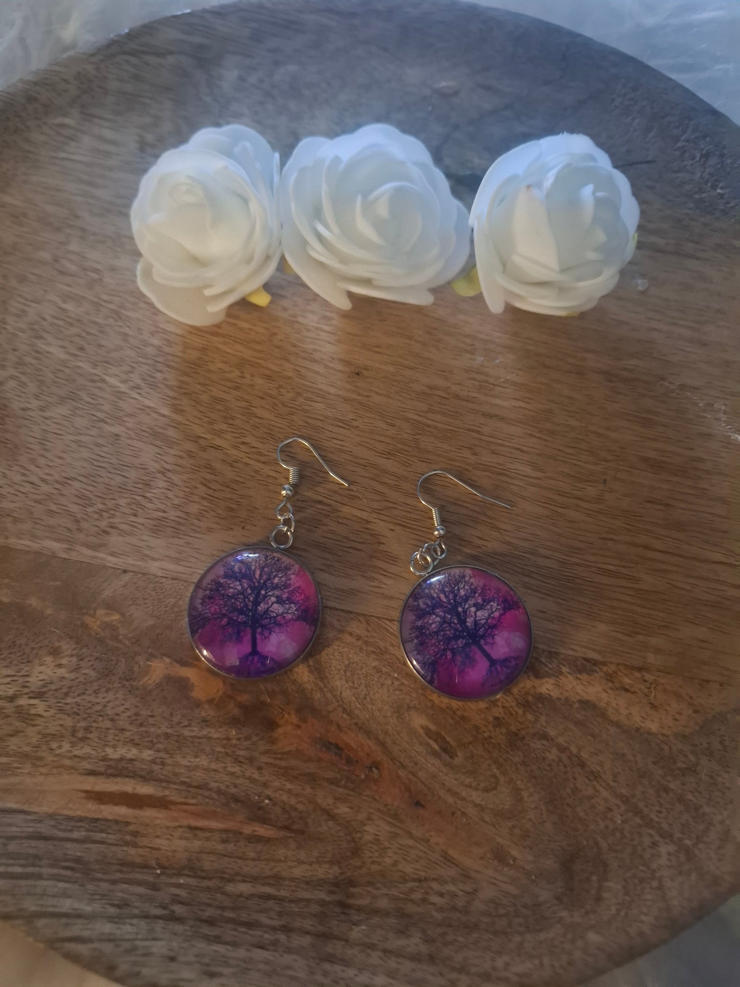 Boucle d’oreille pendante rose violet